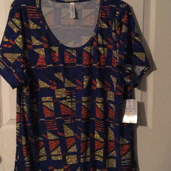 LuLaRoe Tops - LulaRoe Classic Tee